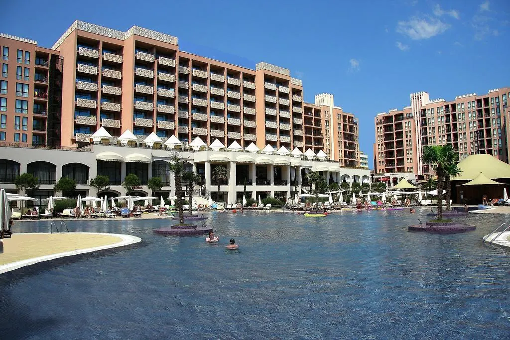Royal Beach Apartments location